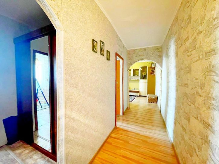 2-комн квартира Железнодорожная улица, 12
