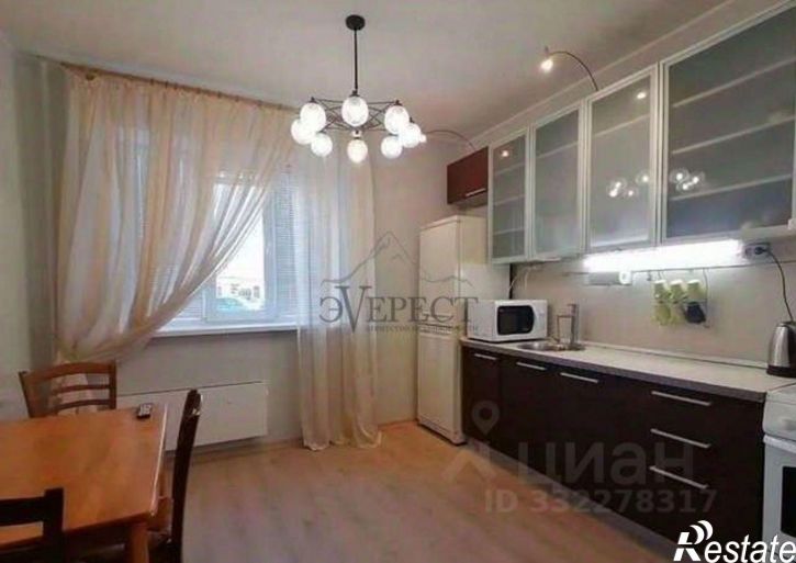 3-комн квартира Степной мкр,дом 6