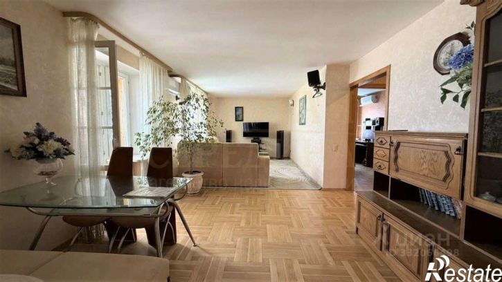 3-комн квартира улица Конева,дом 7