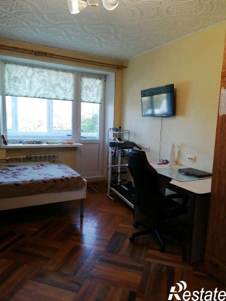 4-комн квартира улица Филиппова, 12
